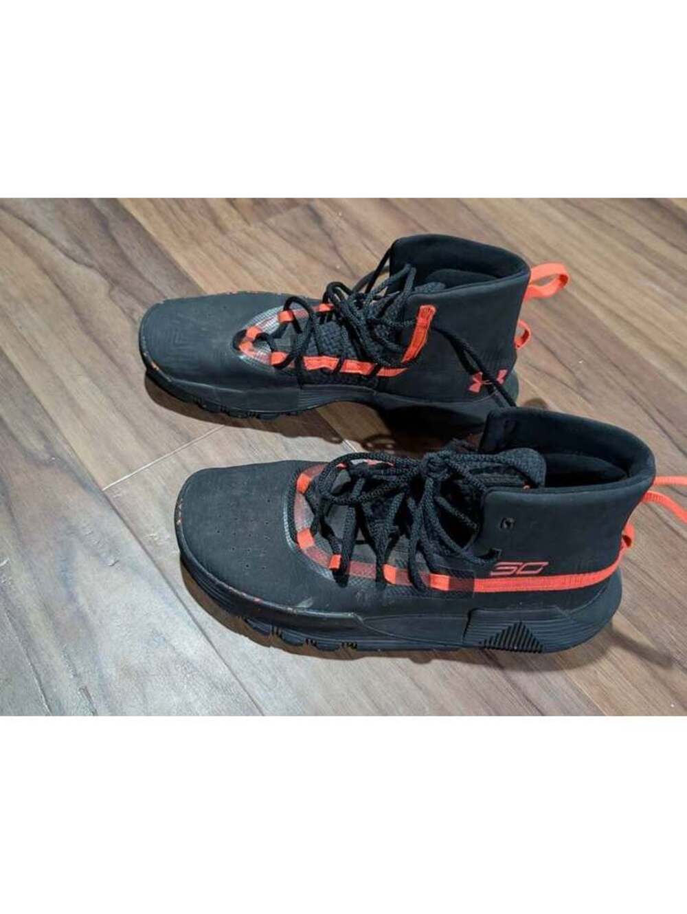 Under Armour Boys Basketball Shoes Size 5.5Y